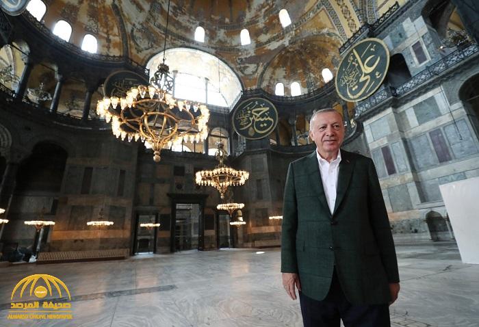 أردوغان ينشر صور له من داخل كنيسة "آيا صوفيا" المغتصبة .. ومغردون : ماذا لو قررت إسرائيل تحويل الأقصى إلى هيكل سليمان!