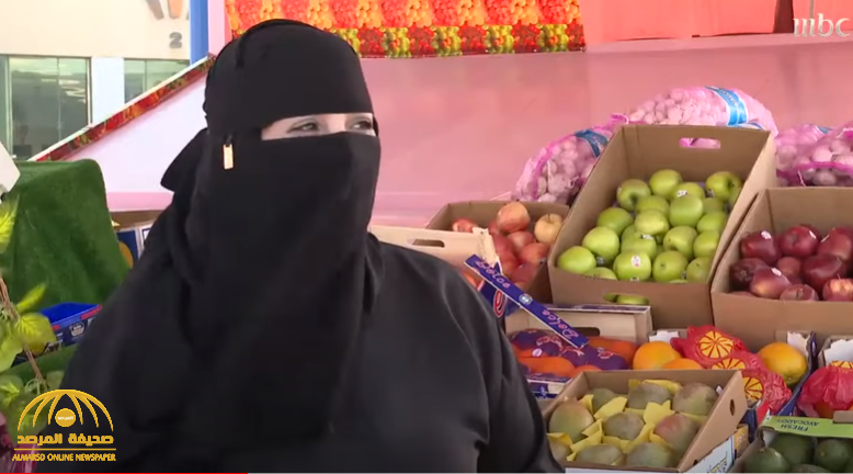 فيديو.. أم سلطان "جامعية " تروي قصة عملها  بائعة في سوق الخضار.. وتوضح  سبب لجوئها للعمل في هذه المهنة !