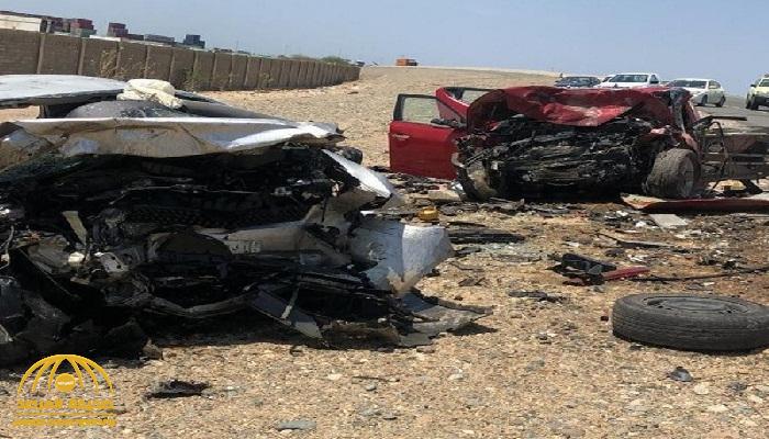 تصادم مروع بين "سيارتين" على طريق الساحل جنوب جدة.. والكشف عن عدد الوفيات والمصابين