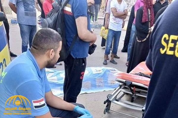 جريمة مروعة تهز مصر .. بالصور : مصري يقتل زوجته بالرشاش في شارع عام أمام أطفالها