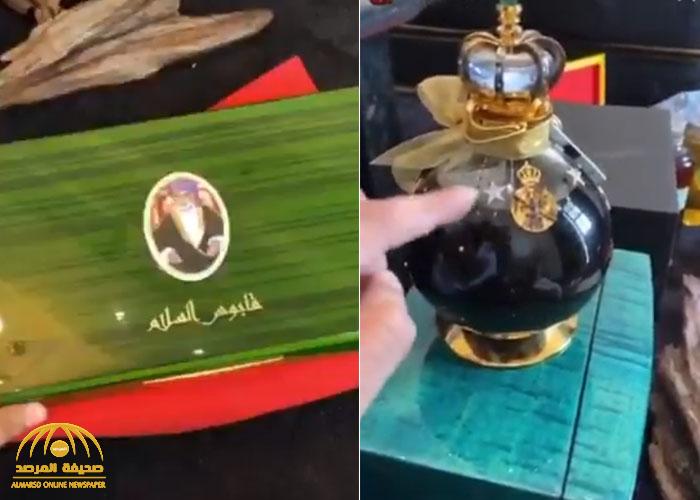 “شاهد” عرض زجاجات عطور ودهن عود مصنوعة من الذهب لـ"السلطان قابوس" للبيع في مزاد علني