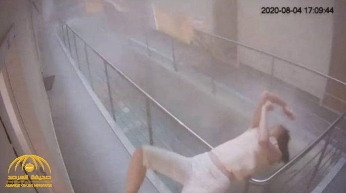شاهد: فتاة لبنانية تنجو من "موت محقق" لحظة وقوع انفجار بيروت المروع.. وتروي ما حدث بعد استعادة وعيها