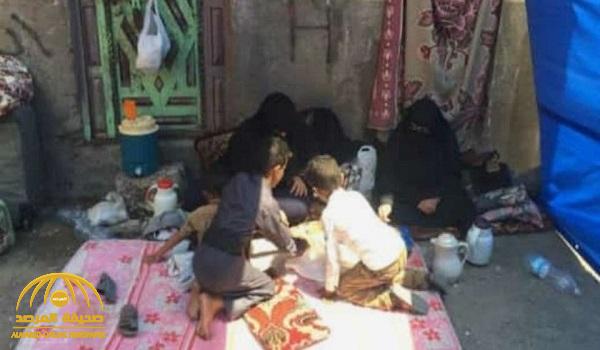 بالصور.. عائلة يمنية تفترش العراء بعد استيلاء ميليشيا الحوثي على منزلها!