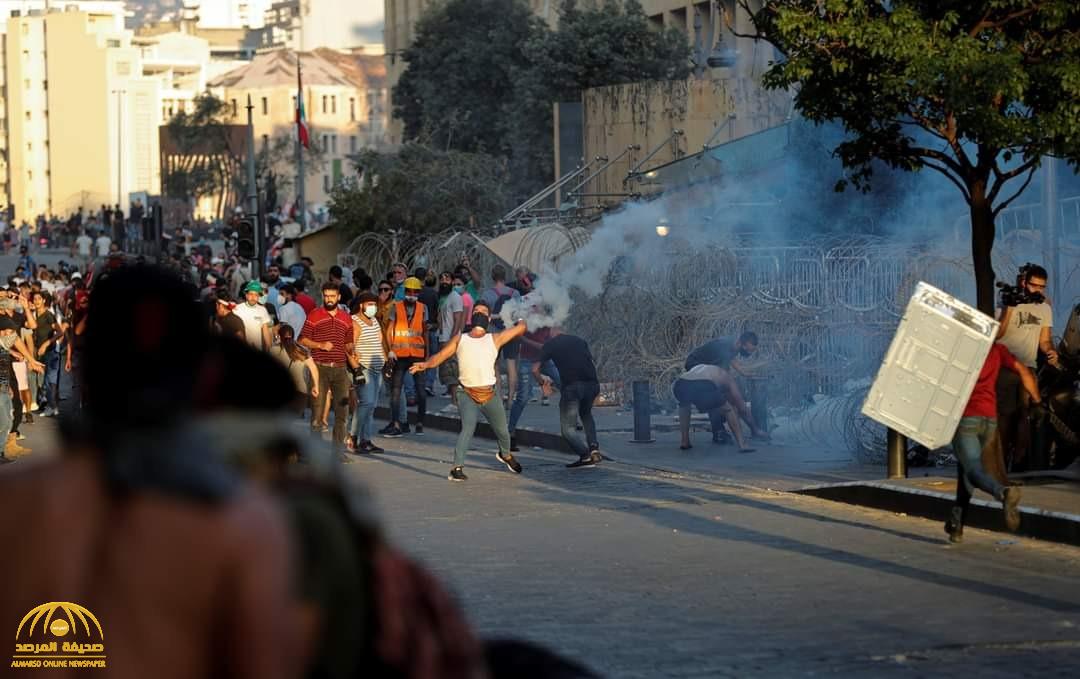 ولاد الحرام بيصطادونا صيد. .. شاهد: رصاصة مطاطية تخترق وجه متظاهر لبناني