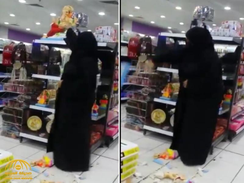 شاهد: امرأة تحطم مجسمات لثماثيل هندوسية في البحرين .. وتعلق: هذا بلد مسلم