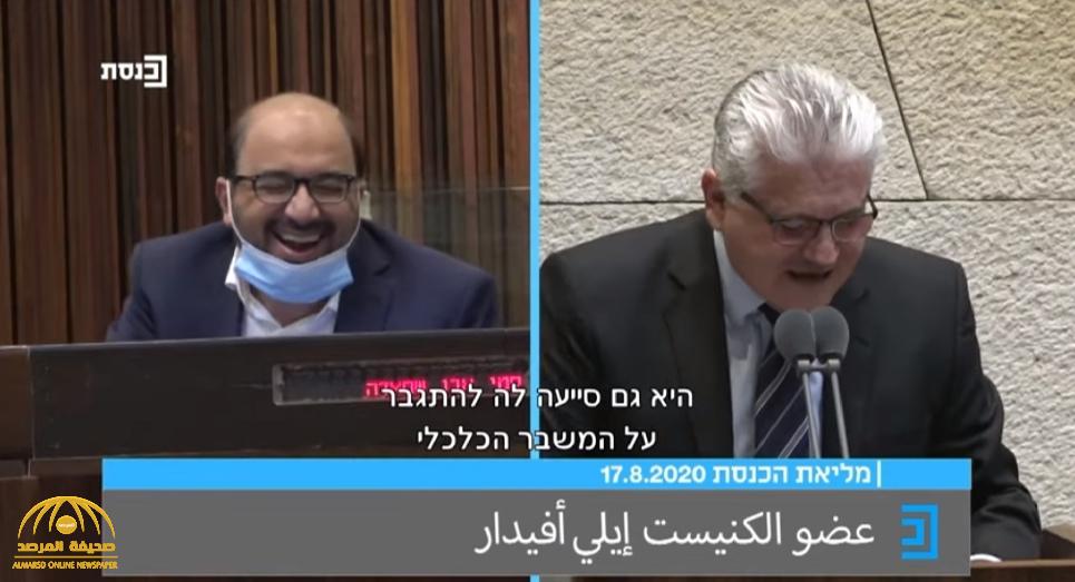 شاهد.. عضو في الكنيست الإسرائيلي يعلق على الاتفاق مع  الإمارات و يثير "الضحك" بعد ممازحة آخر بجملة مصرية شهيرة