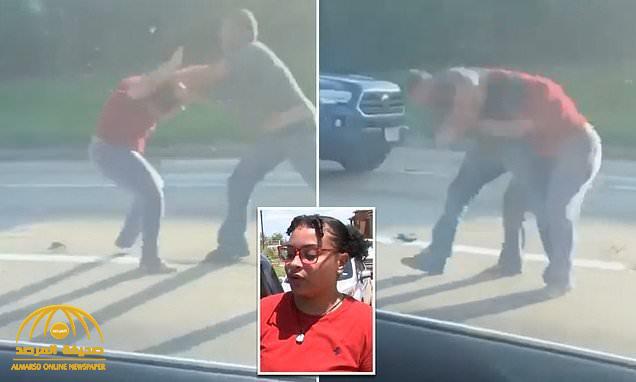 شاهد: رجل أبيض يعتدي على  امرأة سمراء ويضربها بعنف وسط طريق سريع  بأمريكا