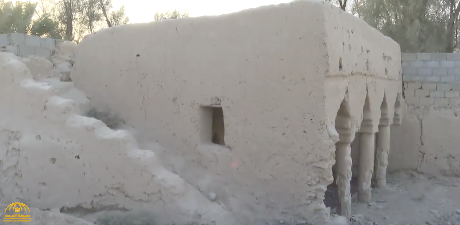 بالفيديو: مواطن يتفاجأ بتعدي رجل أعمال على أرض مسجد عمره 200 عام بالرياض