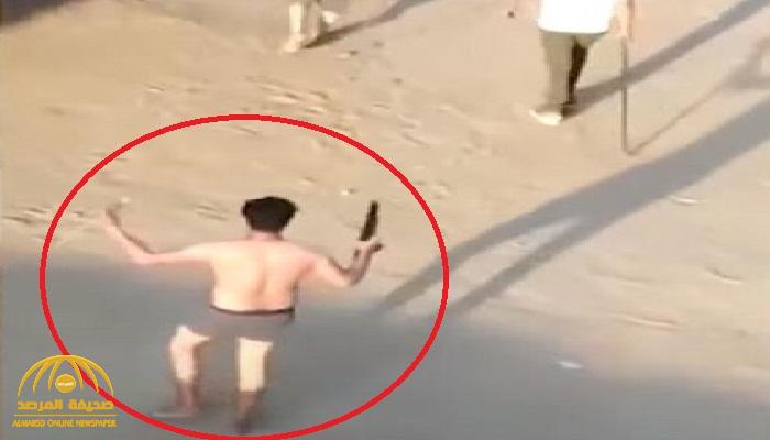 جريمة موثقة بالفيديو .. شاهد: شاب  مصري يطلق النار على آخر دافع عن زوجته في شارع بـ"الهرم" !