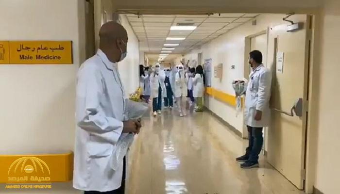 شاهد: احتفال الكادر الطبي في مستشفى حوطة بني تميم  والكشف عن المناسبة