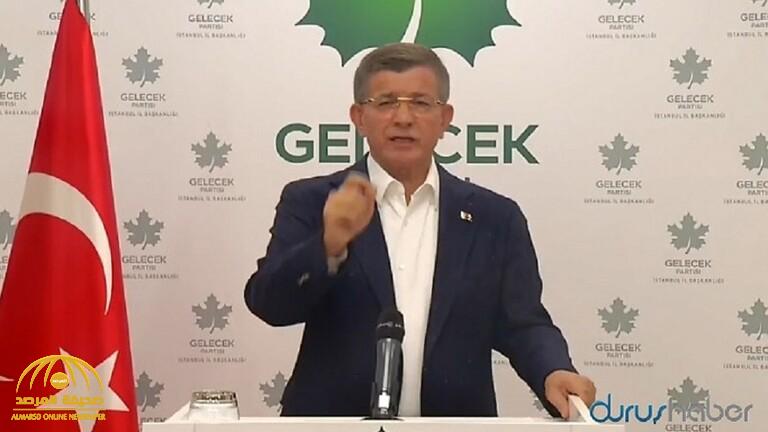 ‏داود أوغلو يحذر أردوغان من "التغطي بالخطاب الديني" : هل حقق الدولار انتصارا أمام الله!