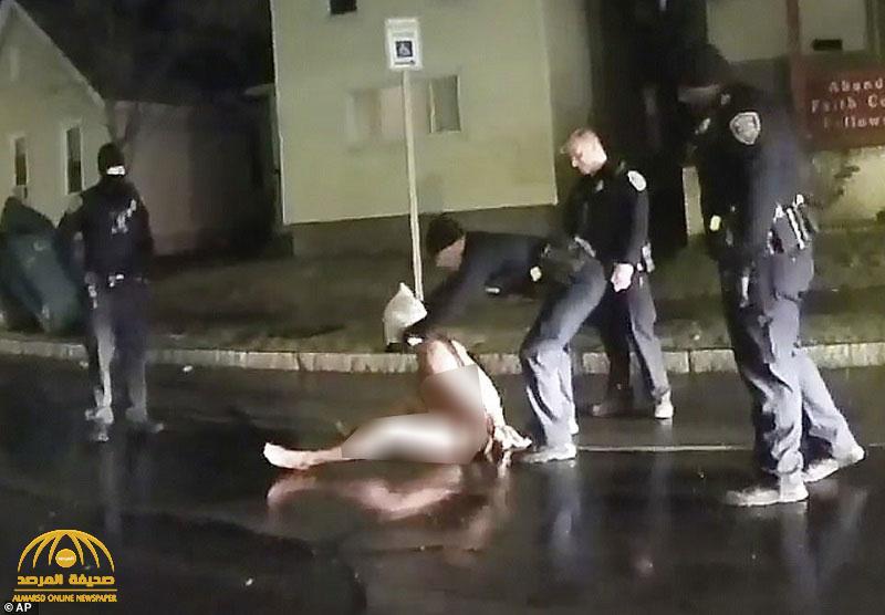 كان عاريًا ويصرخ.. شاهد: الشرطة الأمريكية تقتل "رجل أسود" بعد تغطية رأسه بـ"كيس"