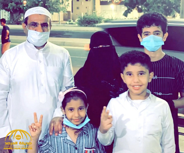 شاهد: أسرة سعودية تبيع  الطعام على "بسطة" في جدة بعد أن كان راتب الأب ٤٠ ألفا في الشهر!