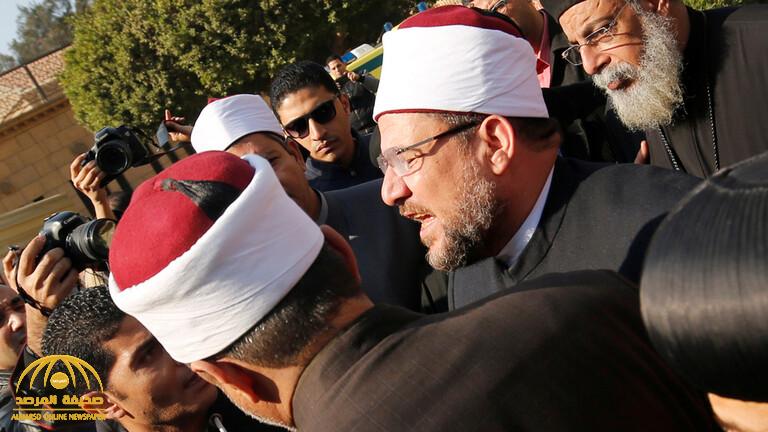 بالفيديو: مصريون يستقبلون وزير الأوقاف بـ"الطبل والمزمار" قبل افتتاح مسجد!