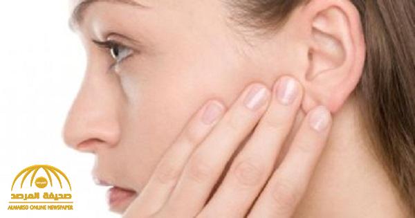 علامة في الأذنين قد تعني الافتقار إلى فيتامين حيوي بالجسم