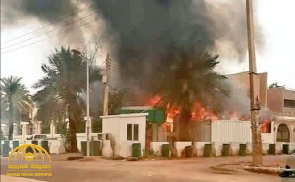 شاهد.. اندلاع حريق بمقر الملحقية الثقافية السعودية في السودان!