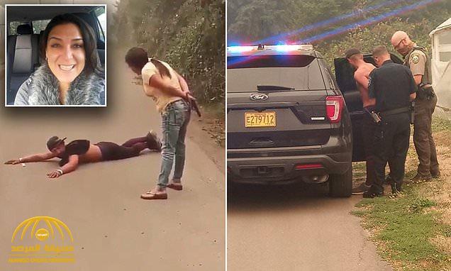 شاهد : امرأة أمريكية تهدد رجلاً بالسلاح وتجبره على الانبطاح أرضًا .. والسبب "غريب" !