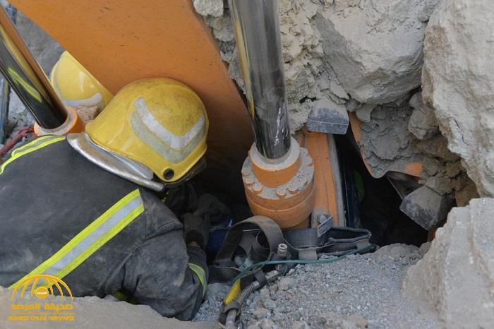 بالصور .. إنقاذ مقيم بعد انهيار صخور على معدة حفر كان يعمل بها.. والكشف عن حالته الصحية!