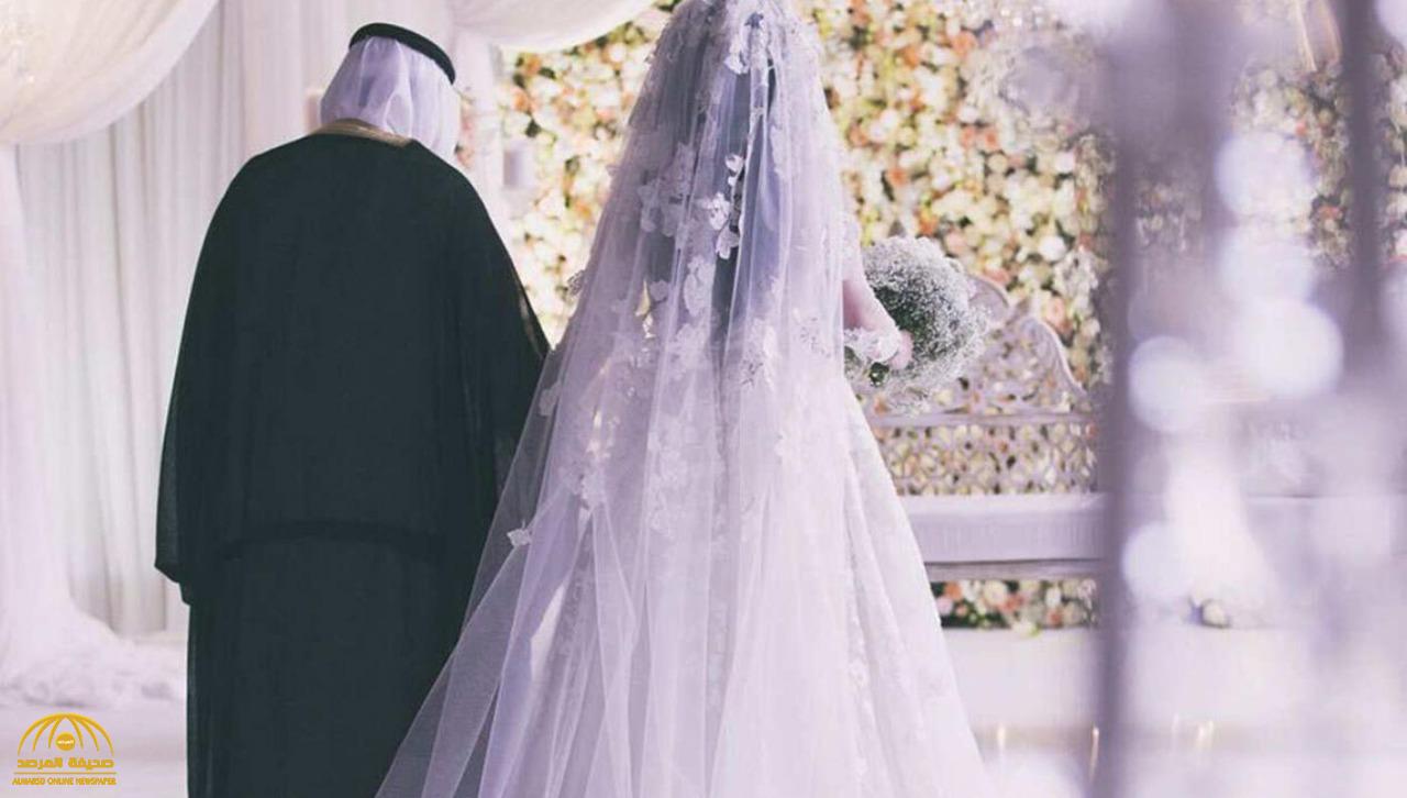 معلمة سعودية تساعد زوجها  في تكاليف زفافه من أخرى  وتقدم له هدية  آيفون مطلي بالذهب !