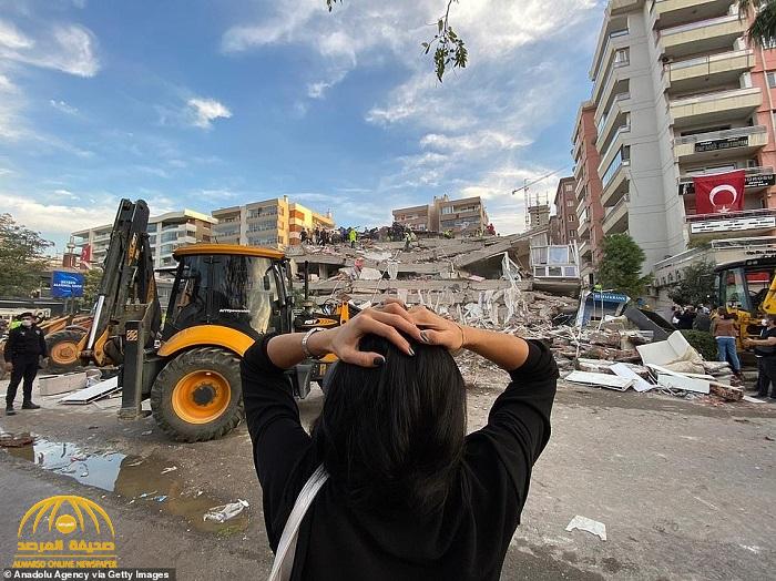 شاهد .. صور جديدة من وسط الدمار الذي خلفه زلزال مدينة أزمير التركية