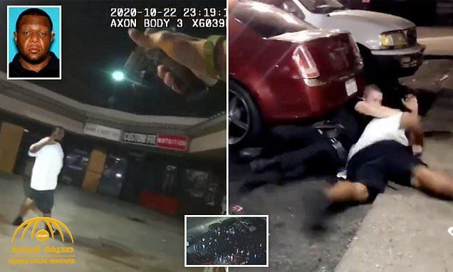 شاهد : لحظة قتل شرطي أمريكي  لـ"رجل أسود " .. وهذا ما قام به الأخير بعد مطالبته برفع يده -فيديو وصور