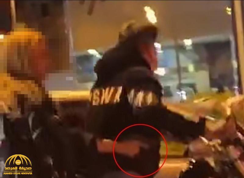 الطائف: تفاصيل  القبض على  "شاب وفتاة تحمل سلاح"  يستقلان دراجة نارية .. والكشف عن جنسيتهما!