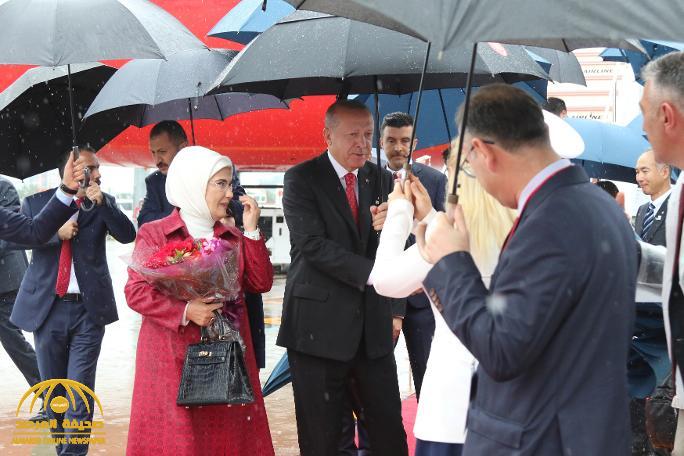 محاكمة صحفي تركي بعد كتابة مقالا يكشف عن سعر حقيبة زوجة أردوغان باهظة الثمن !