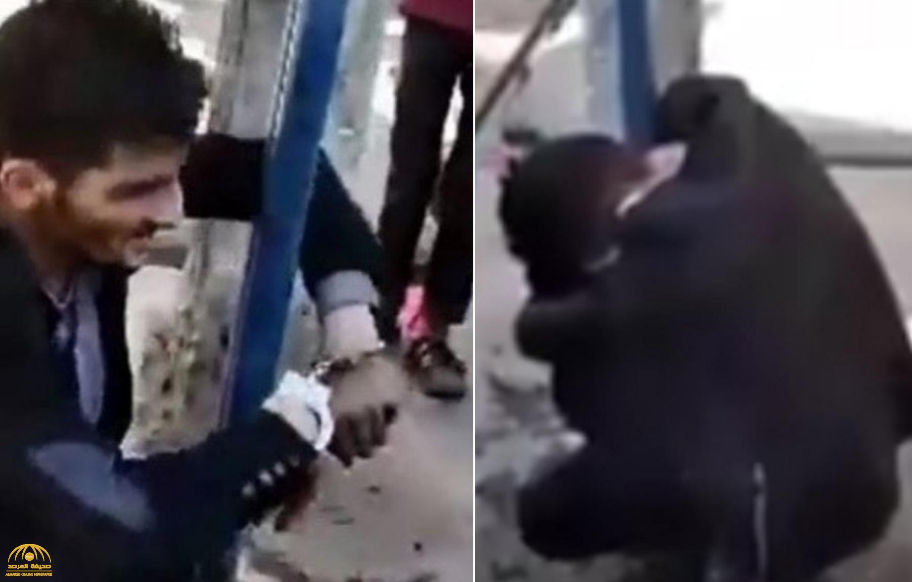 شاهد.. الشرطة الإيرانية تعذب شاب بعد ربطه في عمود ورشه برذاذ الفلفل والصعق بالكهرباء حتى الموت