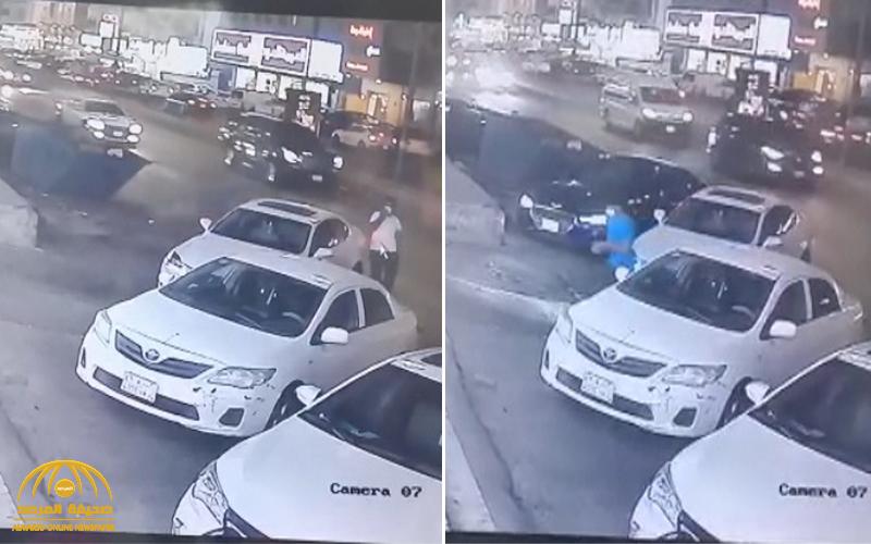شاهد: لص يسرق  "سيارة  لكزس" تركها صاحبها  في وضع التشغيل أمام محل بجدة
