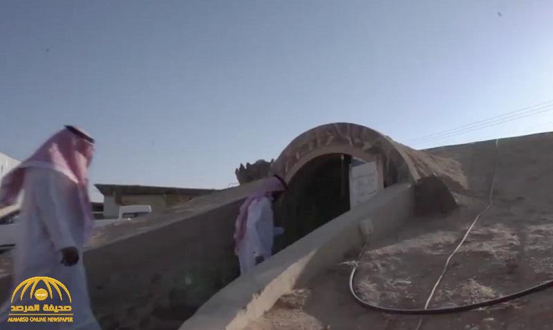 يُشبه "الكهف".. الكشف عن السر الهندسي لتكييف وإضاءة مسجد في الرس طبيعيًا وبدون كهرباء (فيديو)