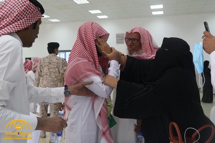 بالأحضان والبكاء .. شاهد: أول لقاء يجمع الأسرى العائدين من اليمن مع ذويهم بالمملكة