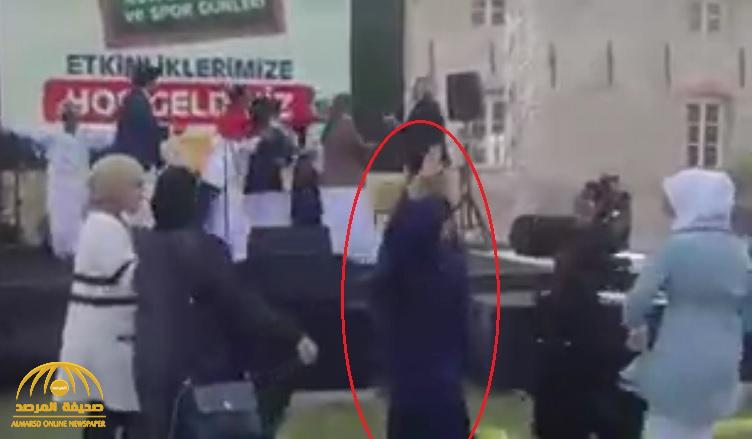 شاهد: وصلة رقص من "توكل كرمان" في حفل يضم رجالًا ونساءً بتركيا