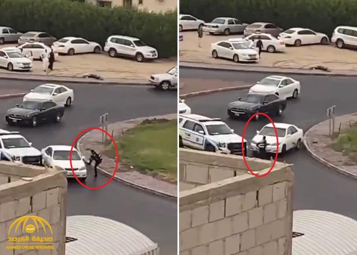 شاهد.. قائد مركبة في الكويت كاد أن يدهس شرطيًا أثناء محاولة هروبه!