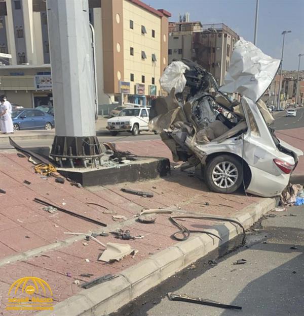 تفاصيل حادث انشطار مركبة إلى نصفين على طريق "النكاسة" في مكة