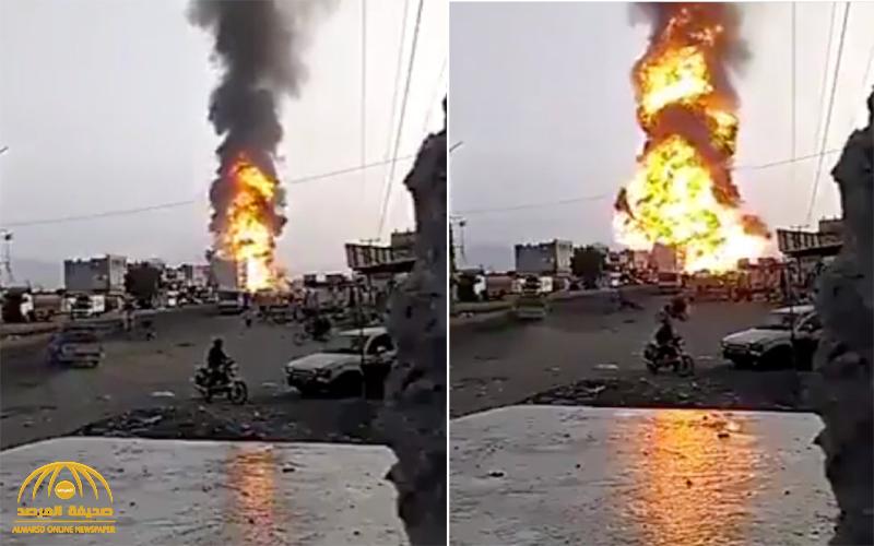 شاهد: حريق هائل وانفجار ضخم في محطة مشتقات نفطية باليمن وأنباء عن سقوط ضحايا