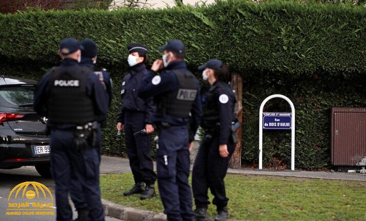 الشرطة الفرنسية تلقي القبض على رجل مسلح يتجول بساطور ! - فيديو