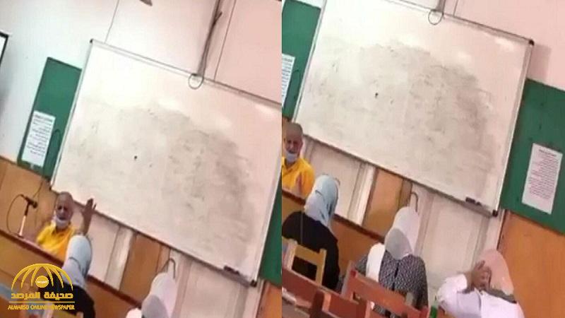 بالفيديو :  أكاديمي مصري ينفعل ويهين القرآن الكريم وسط طلابه .. شاهد ردة فعلهم