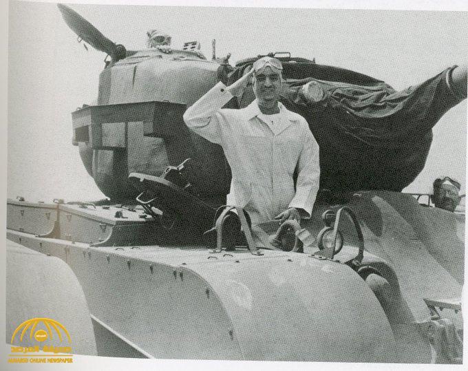 شاهد: صورة نادرة لـ"الملك فهد" وهو على ظهر دبابة أمريكية.. والكشف عن مكان وتاريخ التقاطها