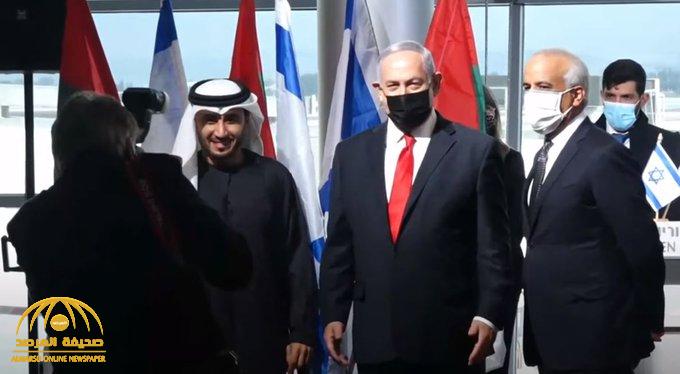 شاهد.. رئيس الوزراء الإسرائيلي يستقبل بنفسه أول طائرة تجارية إماراتية قادمة من دبي