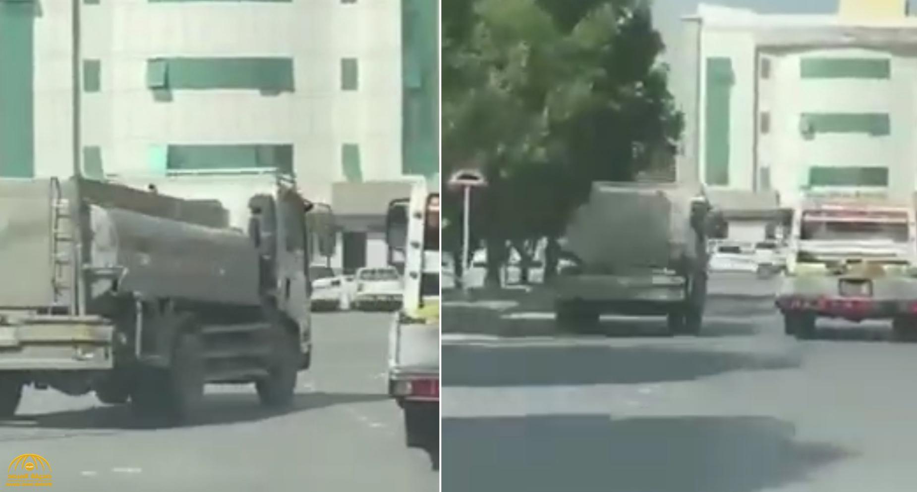 كادا أن يتسببا في كارثة.. شاهد: سلوك متهور بين قائدي "سطحة" و"صهريج" بأحد شوارع الرياض
