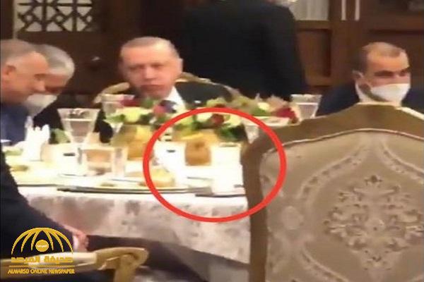 شاهد .. "خمور" على مأدبة أردوغان خلال لقاء رئيس وزراء العراق تثير ضجة في تركيا