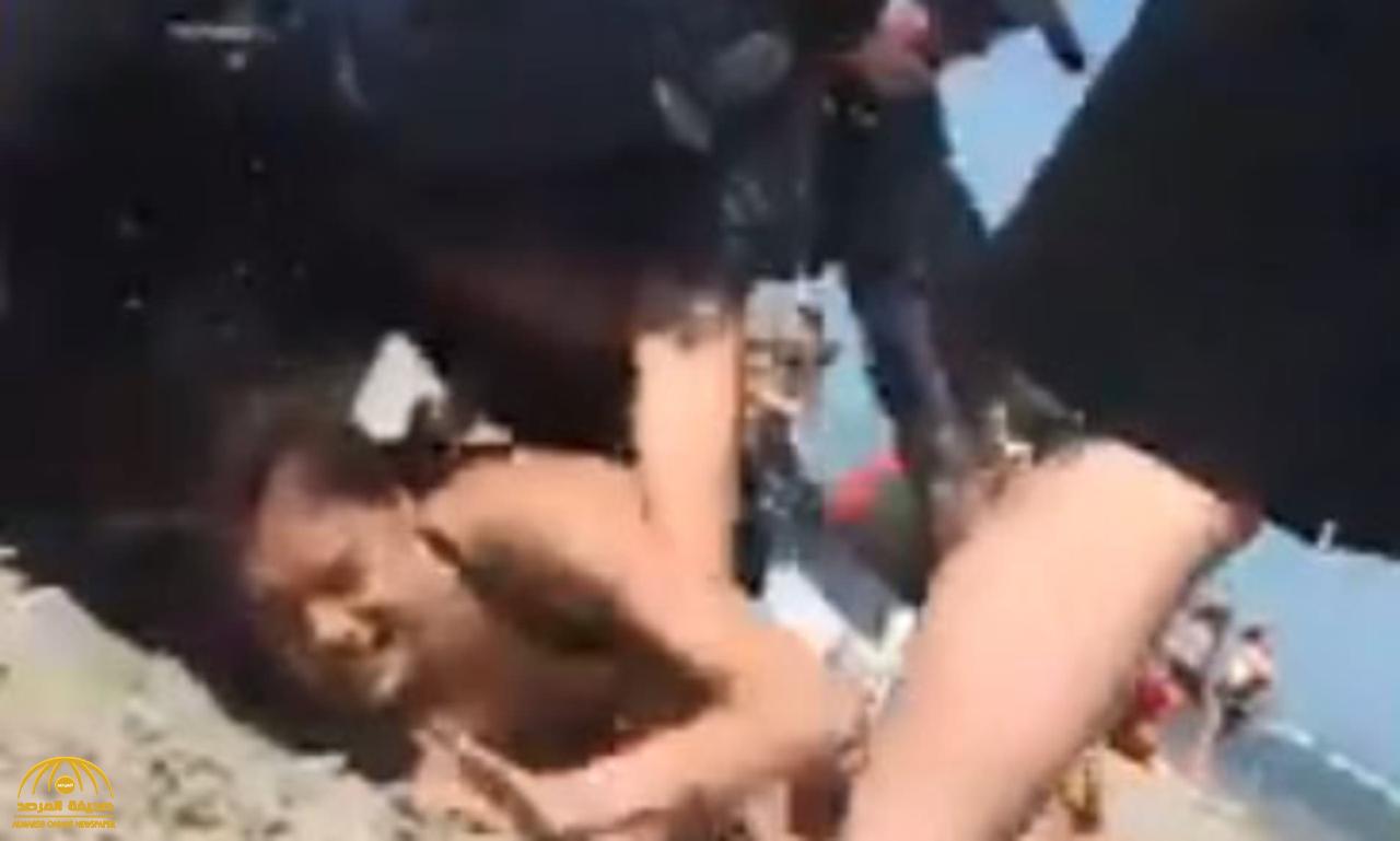 امرأة تحصل على تعويض مالي ضخم بعد اعتداء الشرطة الأمريكية عليها أثناء تواجدها على أحد الشواطئ!