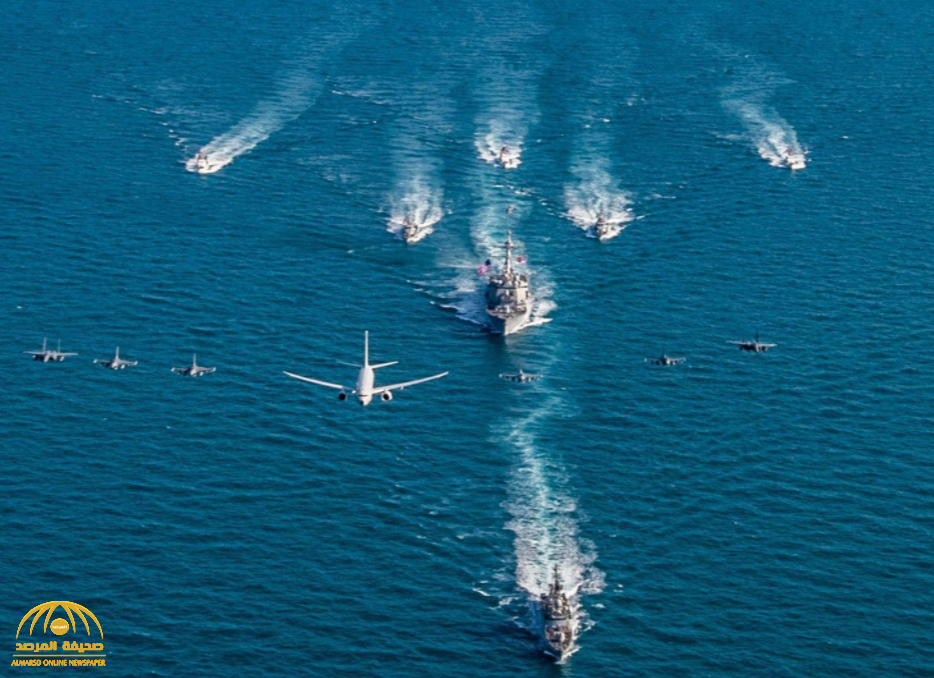 تشكيلات عسكرية مثيرة بحرًا وجوًا.. شاهد: تدريبات عالية المستوى على الحرب البحرية في الخليج بين الجيشين السعودي والأمريكي