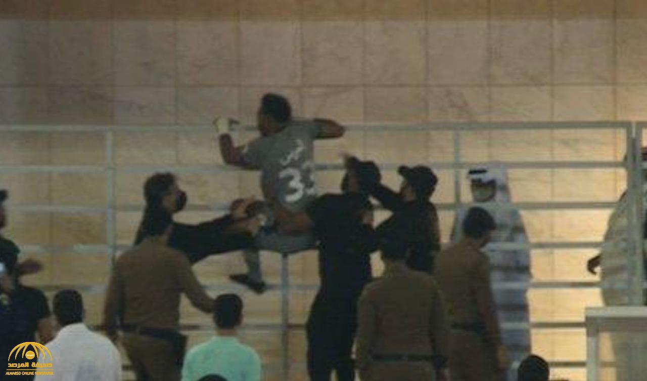 الكشف عن سبب تهجم حارس الأهلي "محمد العويس" على أحد أعضاء القادسية.. فيديو