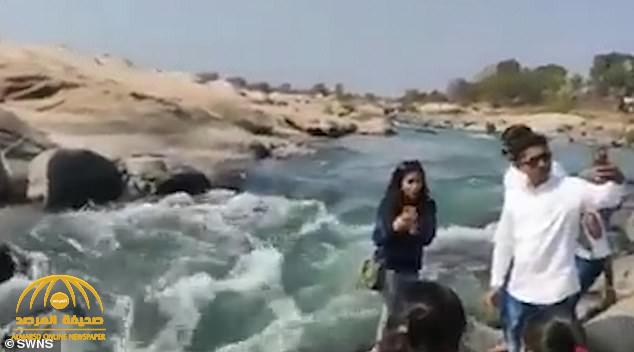 "خطأ فادح".. شاهد: امرأة تلقى مصرعها خلال محاولتها التقاط صورة "سيلفي" على ضفة النهر