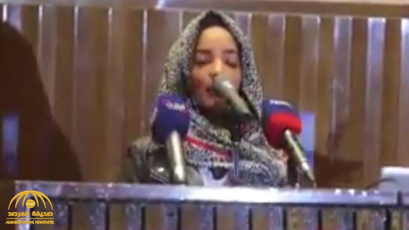 شاهد .. فنانة سودانية تغني القرآن في مناسبة عامة وتثير الجدل !