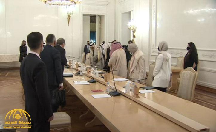 شاهد: لحظة مباحثات الوفد السعودي مع نظيره الروسي في موسكو
