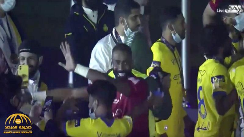شاهد ..  رقص لاعبي النصر  على أغنية راشد الماجد احتفالاً بالفوز بكأس السوبر