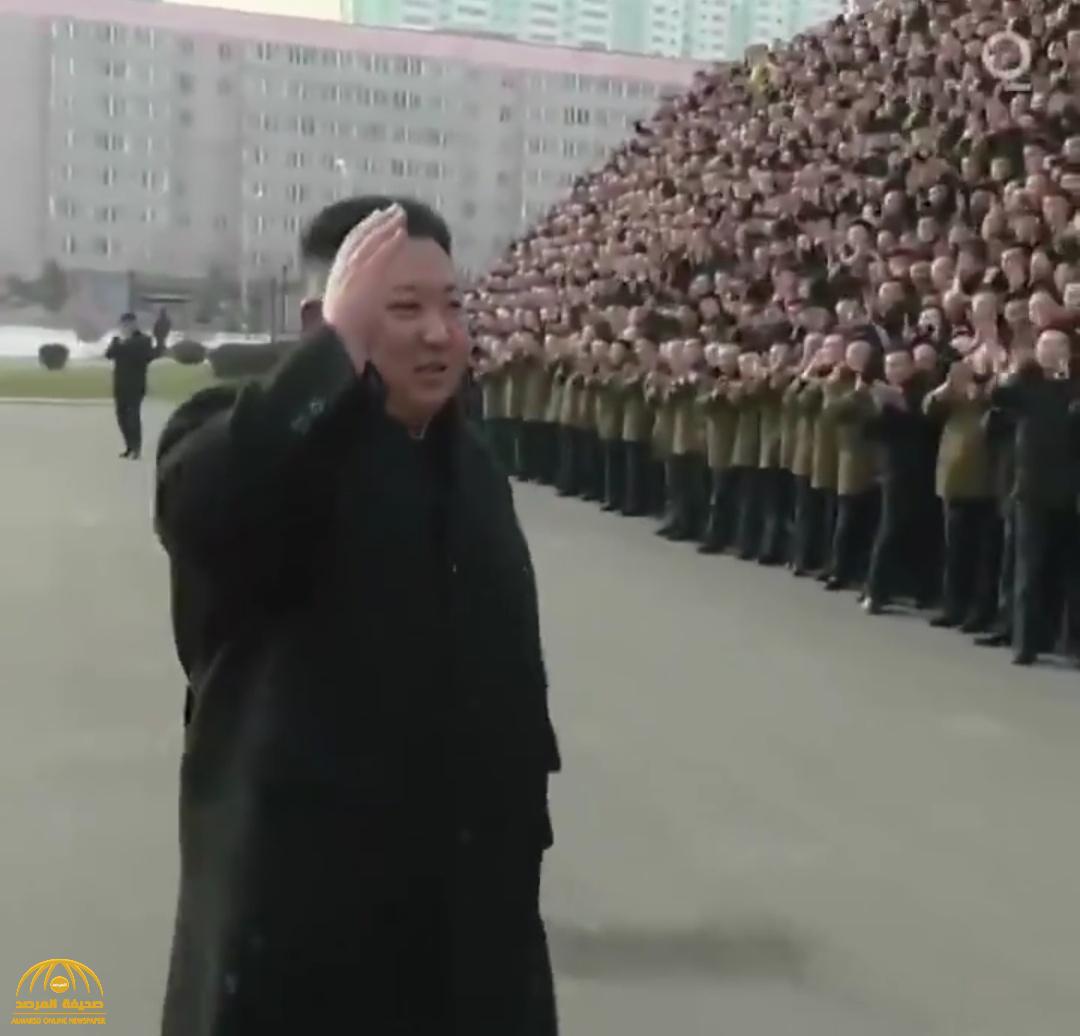شاهد.. تصفيق بقوة أثناء استقبال الزعيم الكوري الشمالي