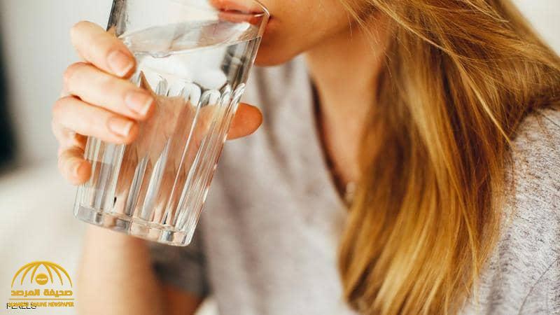 تسبب مرض قاتل ... 5 عادات خاطئة عليك تجنبها عند شرب الماء